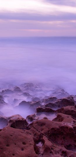 [2436x1125]海洋 石头 大海 紫色 苹果手机壁纸图片