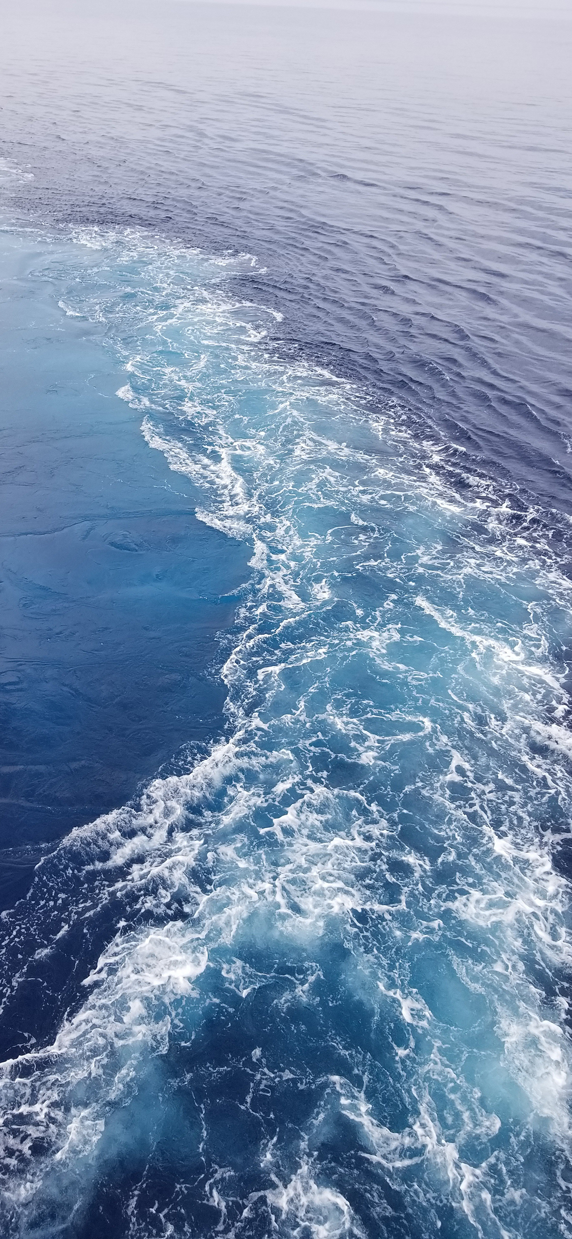 [2436×1125]海浪 大海 海水 渐变 海洋 苹果手机壁纸图片