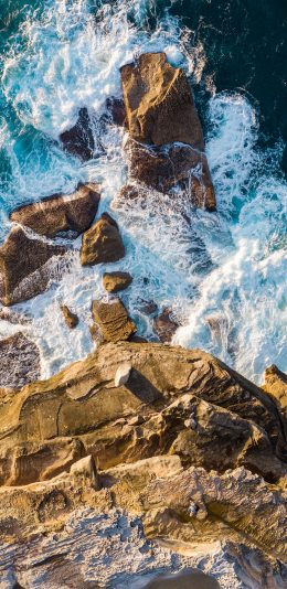 [2436x1125]海浪 岩石 礁石 大海 苹果手机壁纸图片