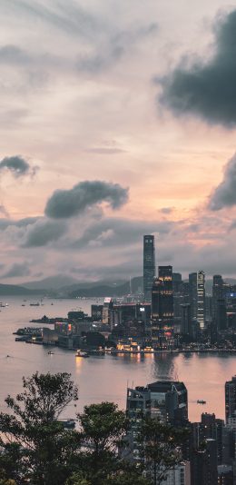 [2436x1125]海湾 云彩 建筑 高楼 苹果手机壁纸图片