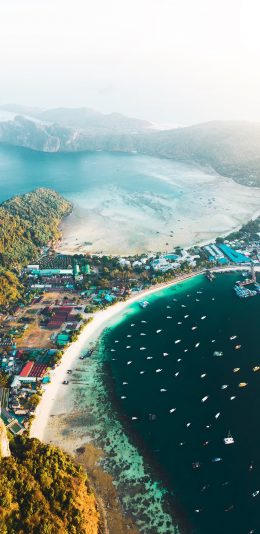 [2436x1125]海湾 居民 轮船 海岸 苹果手机壁纸图片