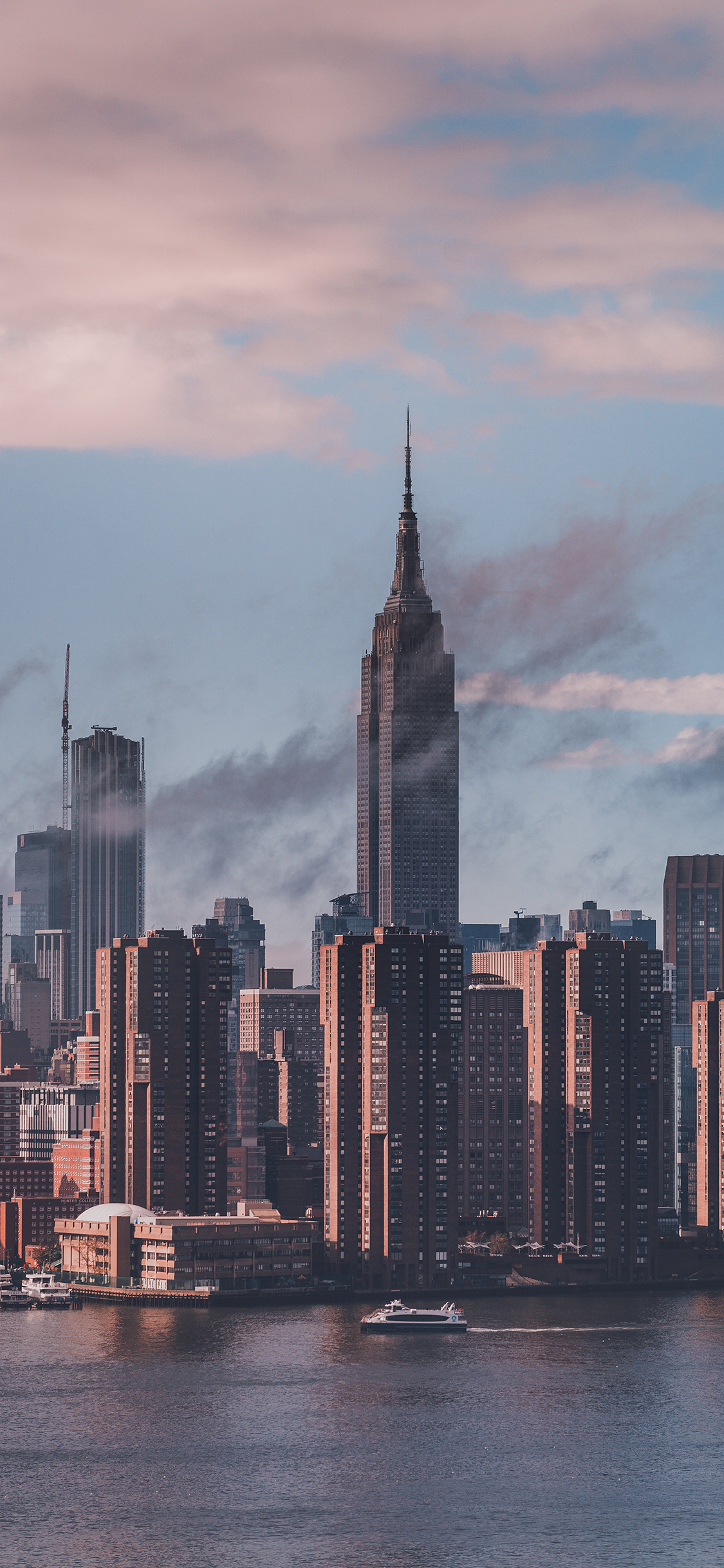 [2436×1125]海滨 城市 高楼大厦 建筑 苹果手机壁纸图片