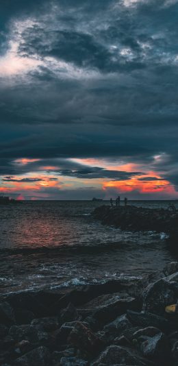 [2436x1125]海滩 岩石 浪花 红霞 苹果手机壁纸图片
