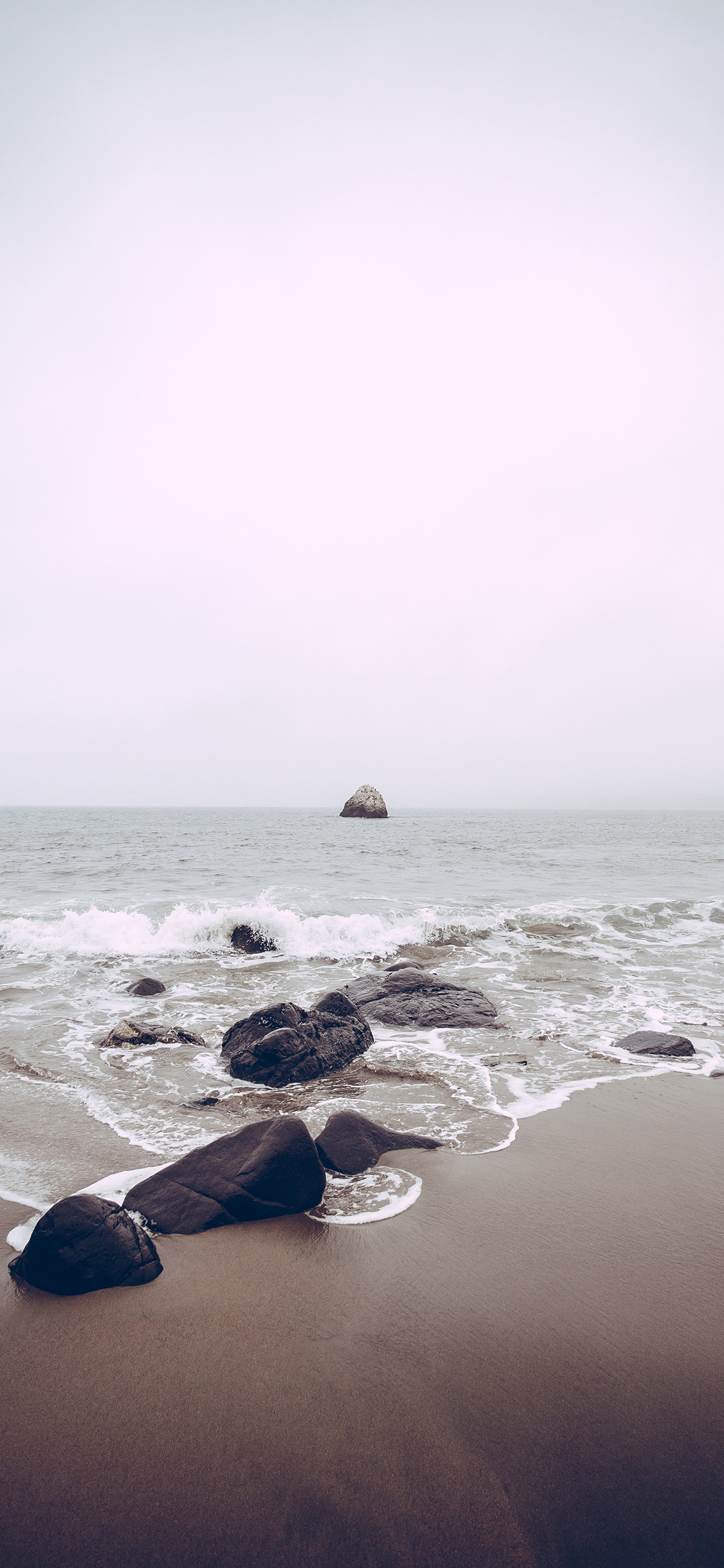 [2436×1125]海滩 礁石 石头 海浪 大海 沙滩 苹果手机壁纸图片