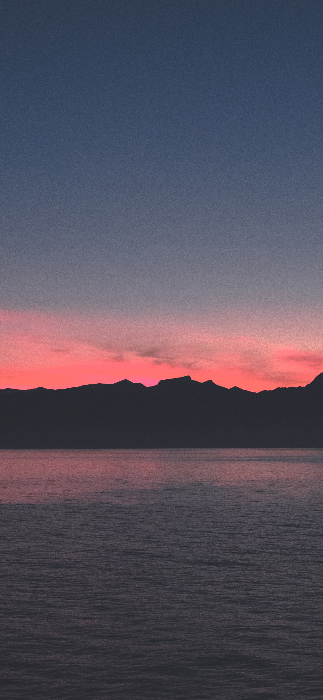 [2436×1125]海面 渐变 夕阳 云彩 云层 苹果手机壁纸图片
