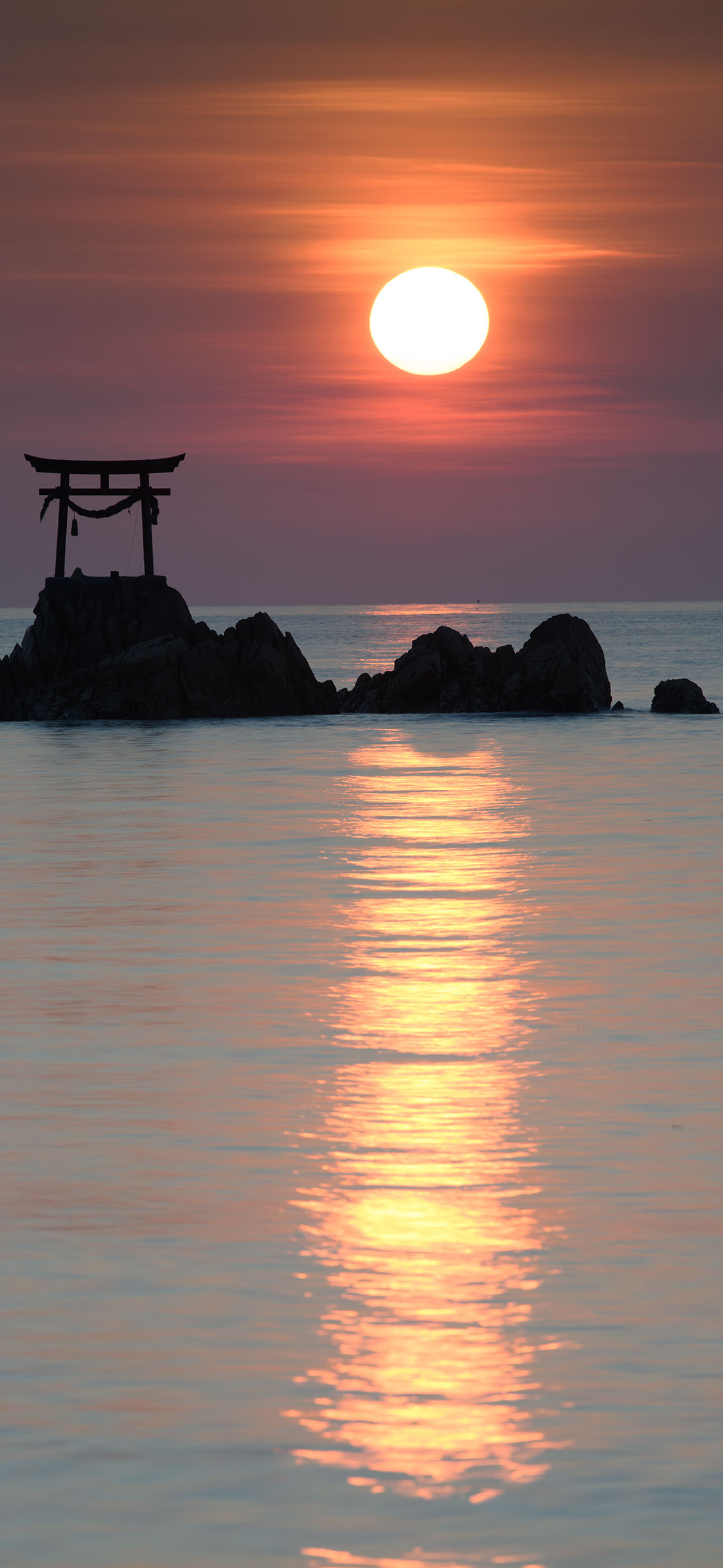 [2436×1125]海面 落日 美景 红云 倒映 苹果手机壁纸图片