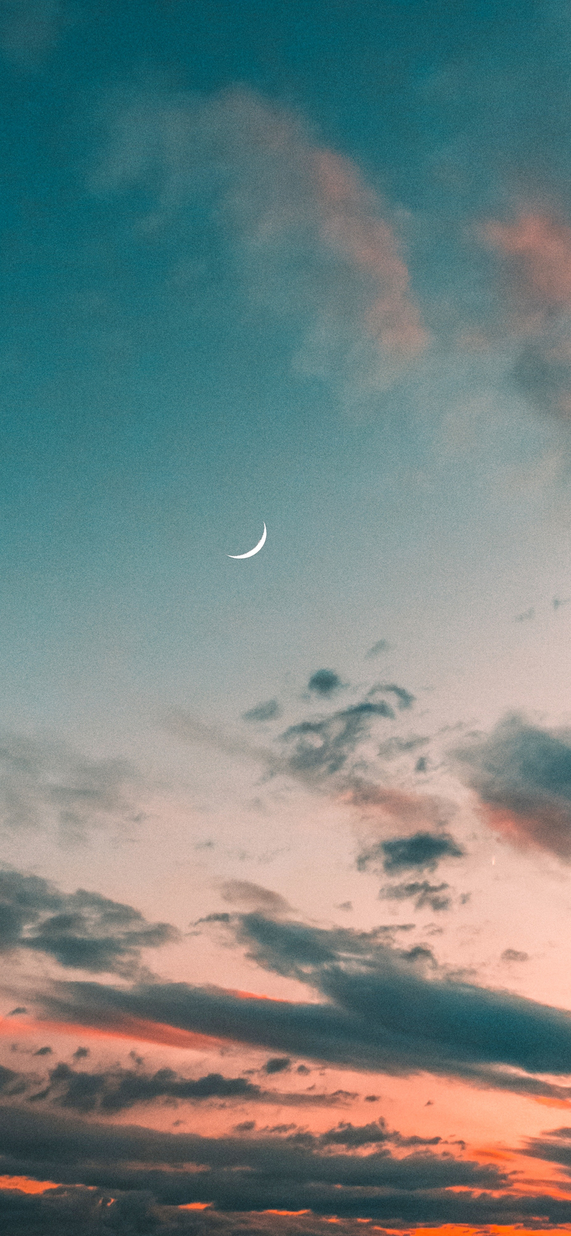 [2436×1125]渐变 云彩 弯月 月亮 苹果手机壁纸图片