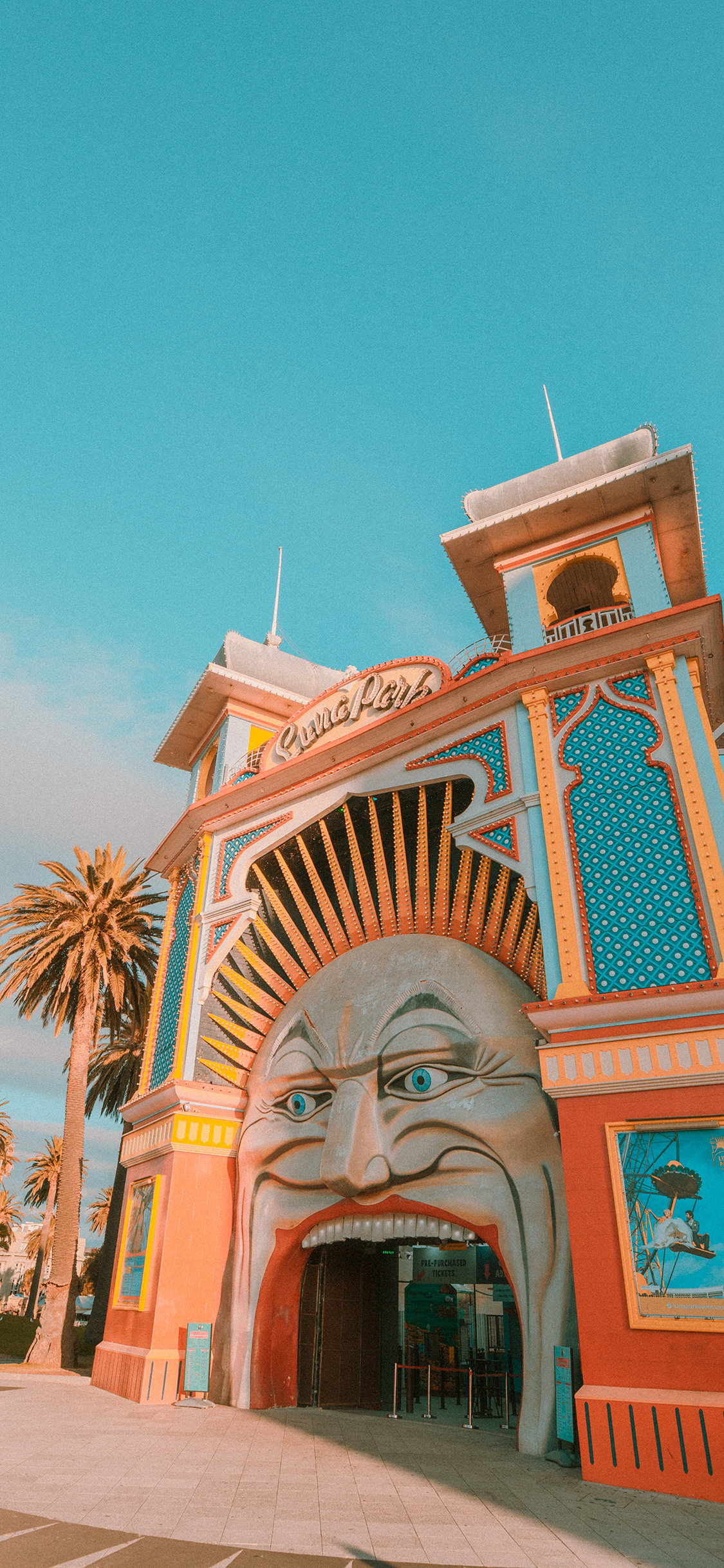 [2436×1125]游乐园 趣味 门面 涂鸦 苹果手机壁纸图片