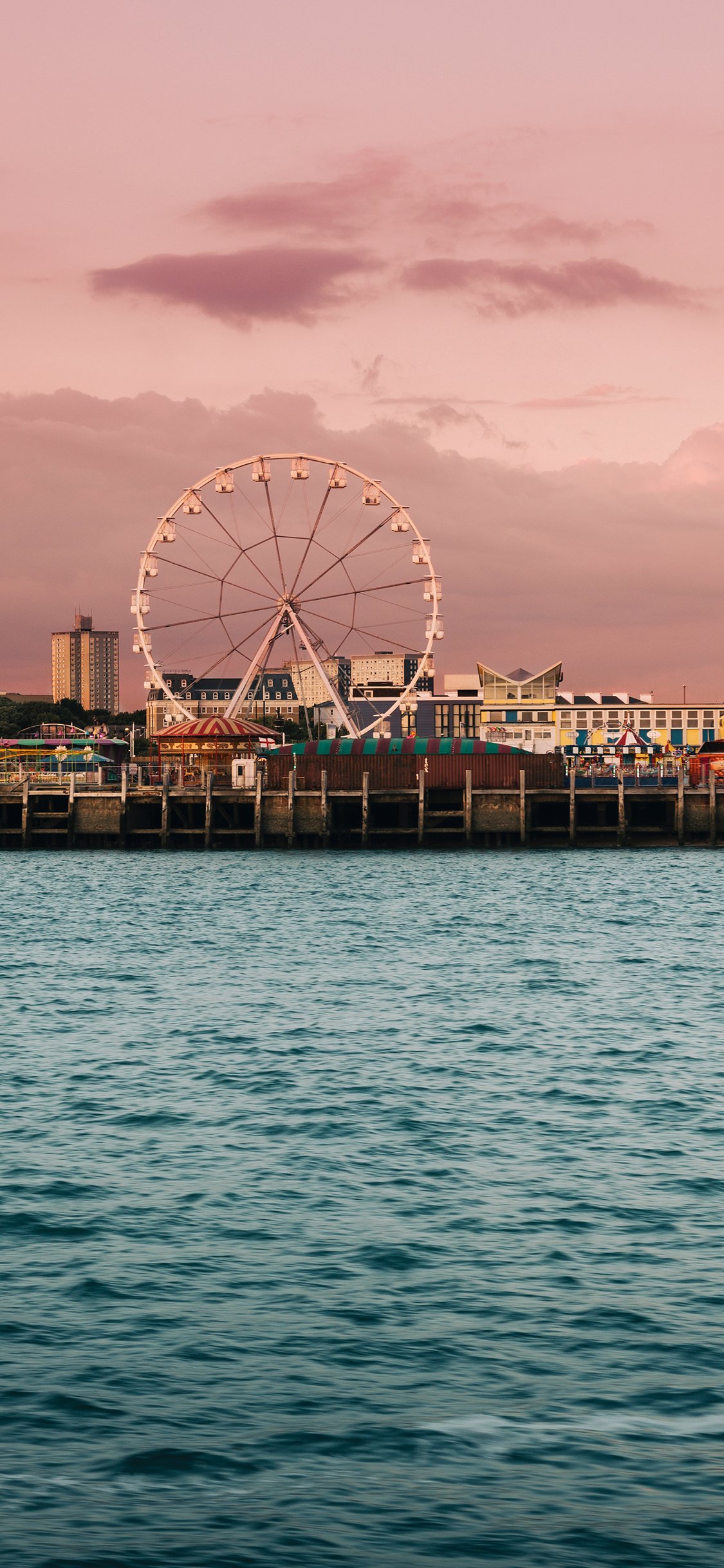 [2436×1125]游乐场 设施 摩天轮 海水 苹果手机壁纸图片