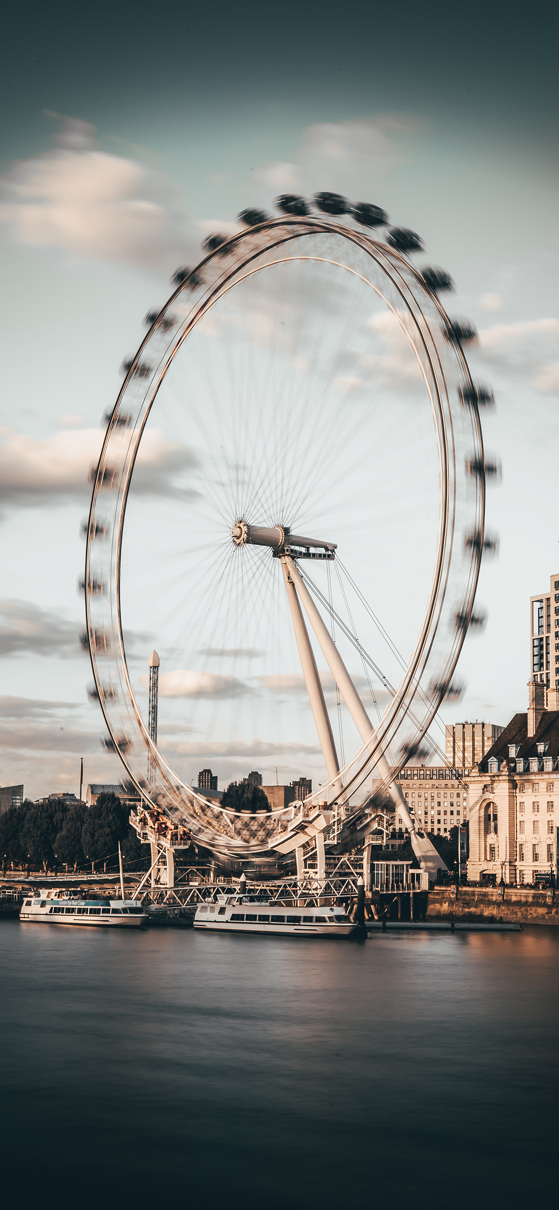 [2436×1125]游乐设施 摩天轮 巨大 湖泊 苹果手机壁纸图片