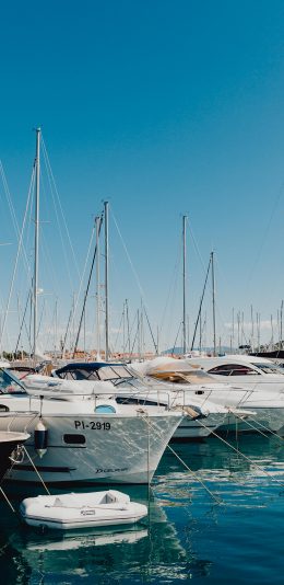 [2436x1125]游艇 船 海边 停泊 苹果手机壁纸图片