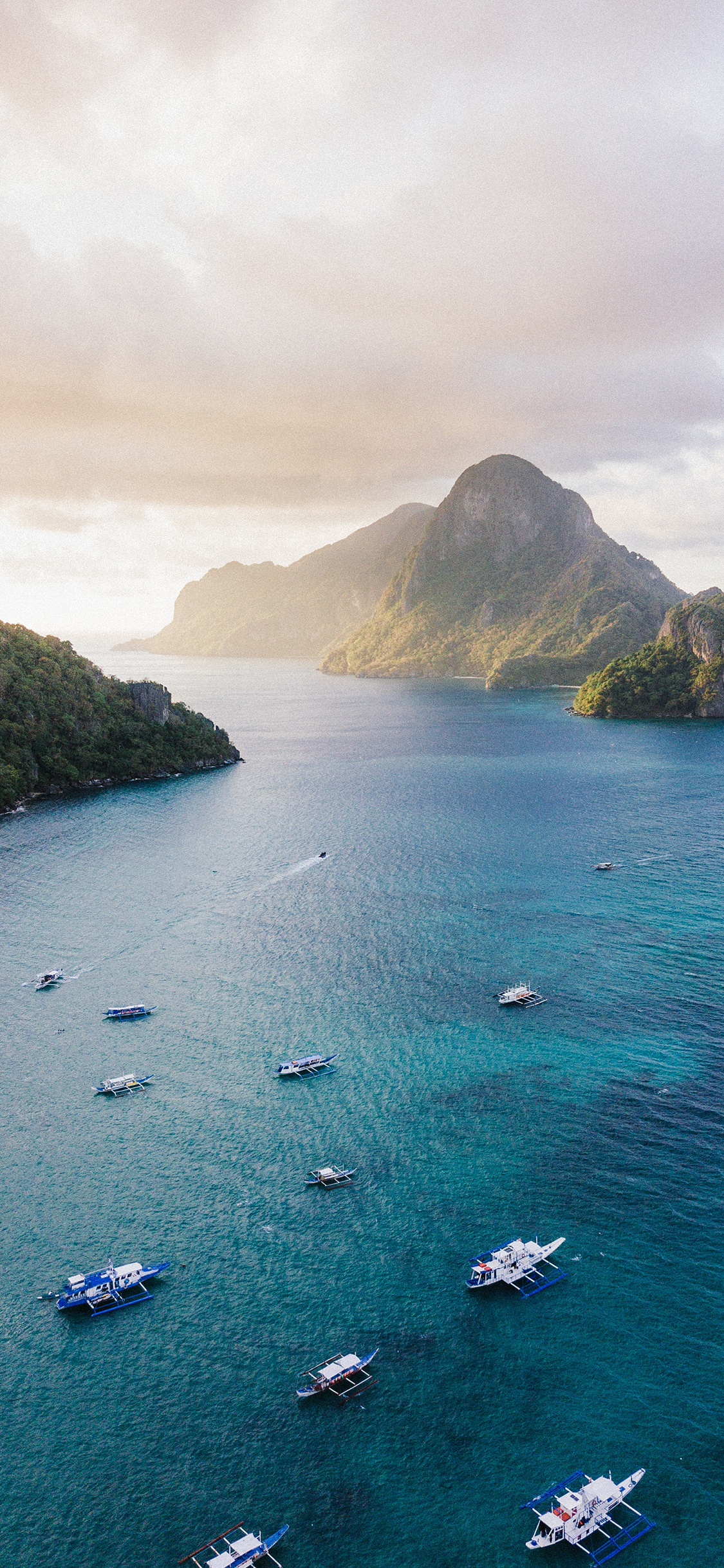 [2436×1125]游轮 海面 游玩 苹果手机壁纸图片