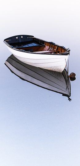 [2436x1125]湖泊 小船 倒影 意境 苹果手机壁纸图片