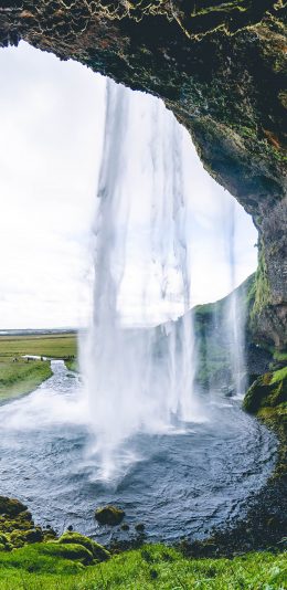 [2436x1125]瀑布 草原 野外 水潭 苹果手机壁纸图片