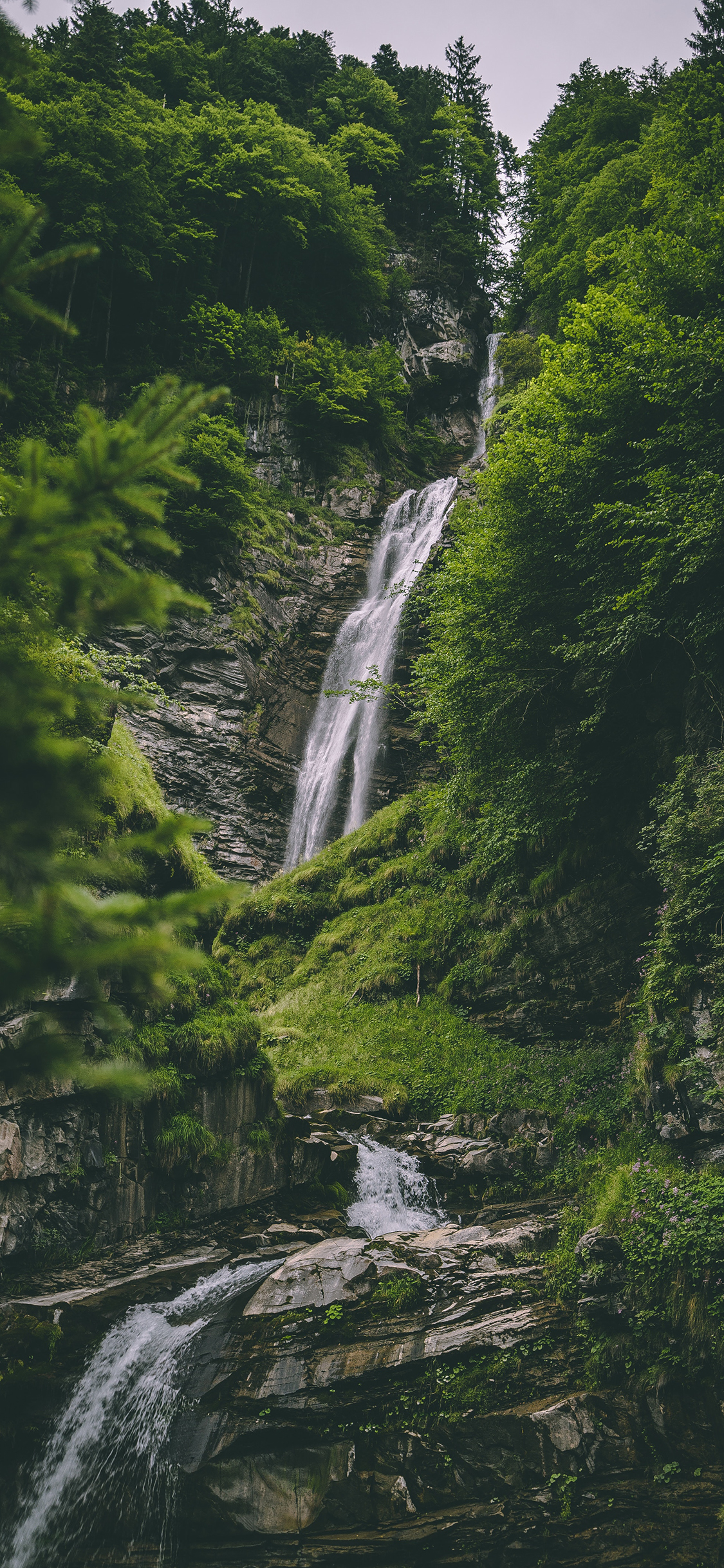 [2436×1125]瀑布 野外 悬崖 峭壁 苹果手机壁纸图片