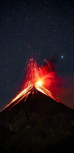 [2436x1125]火山 火焰 喷射 爆发 星空 地理 苹果手机壁纸图片