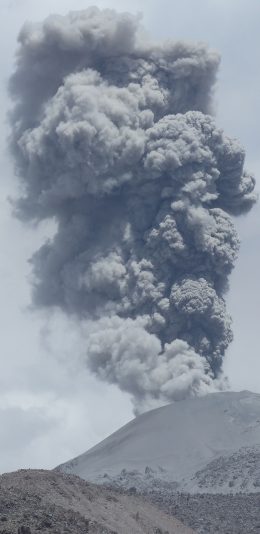 [2436x1125]火山 自然 烟雾 爆发 苹果手机壁纸图片