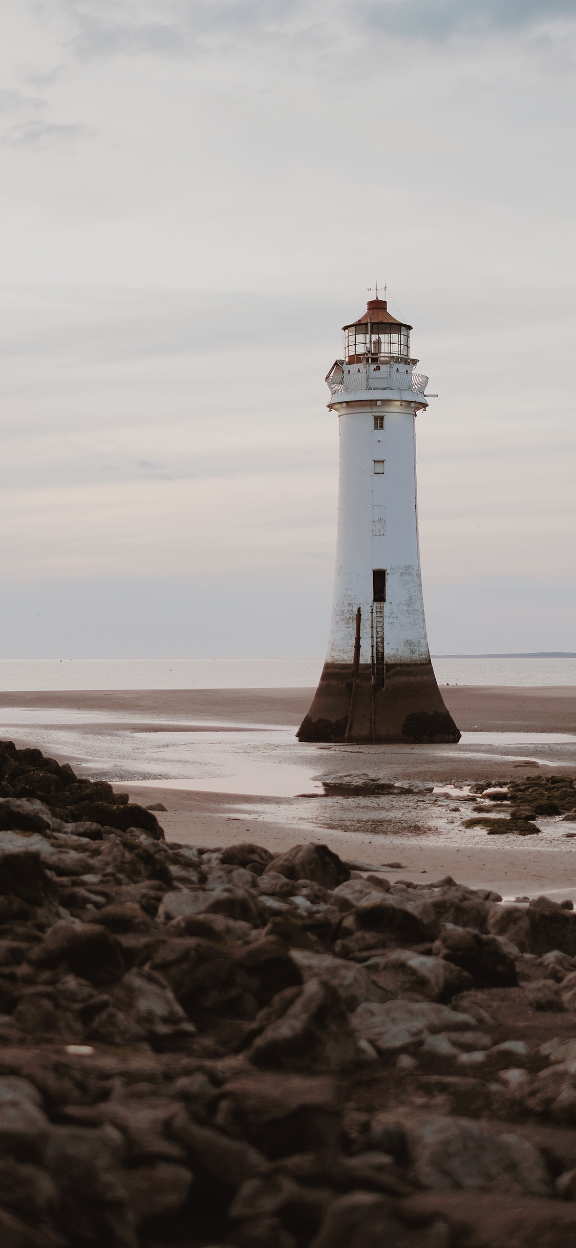 [2436×1125]灯塔 海岸 沙滩 照明 苹果手机壁纸图片