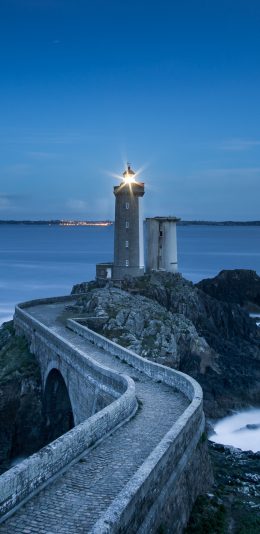 [2436x1125]灯塔 海水 海岸 大海 路 苹果手机壁纸图片