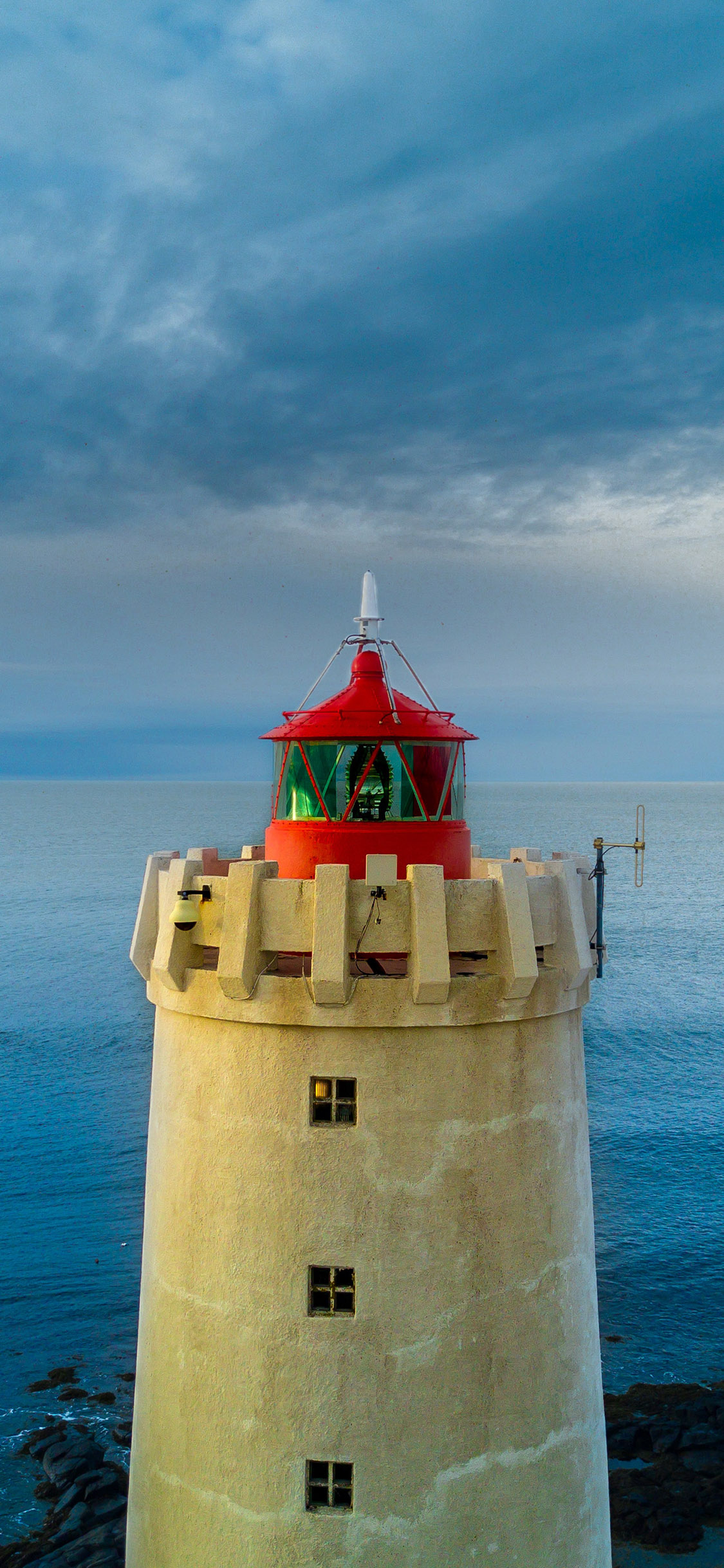 [2436×1125]灯塔 照明 指向标 高处 建筑 苹果手机壁纸图片