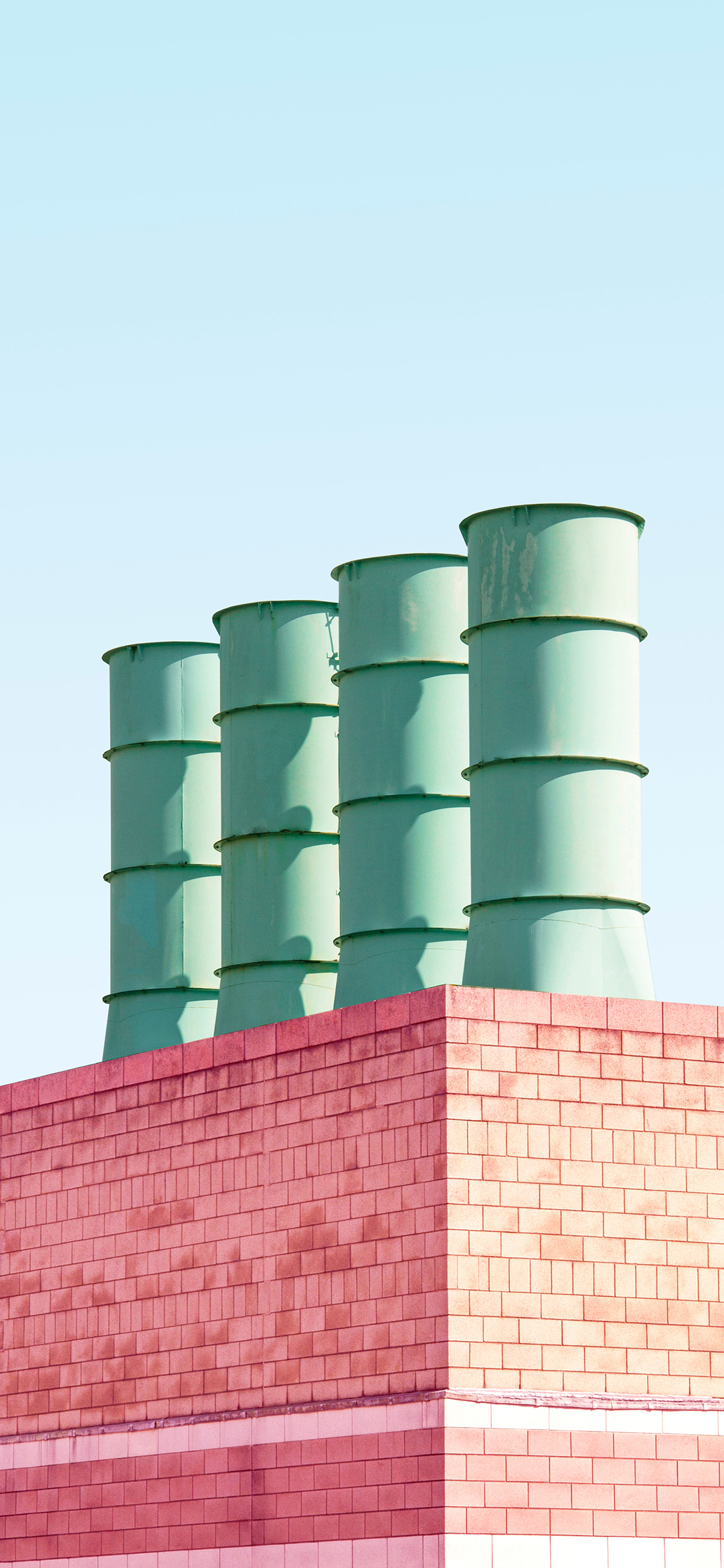 [2436×1125]烟囱 排烟 砖墙 天空 苹果手机壁纸图片