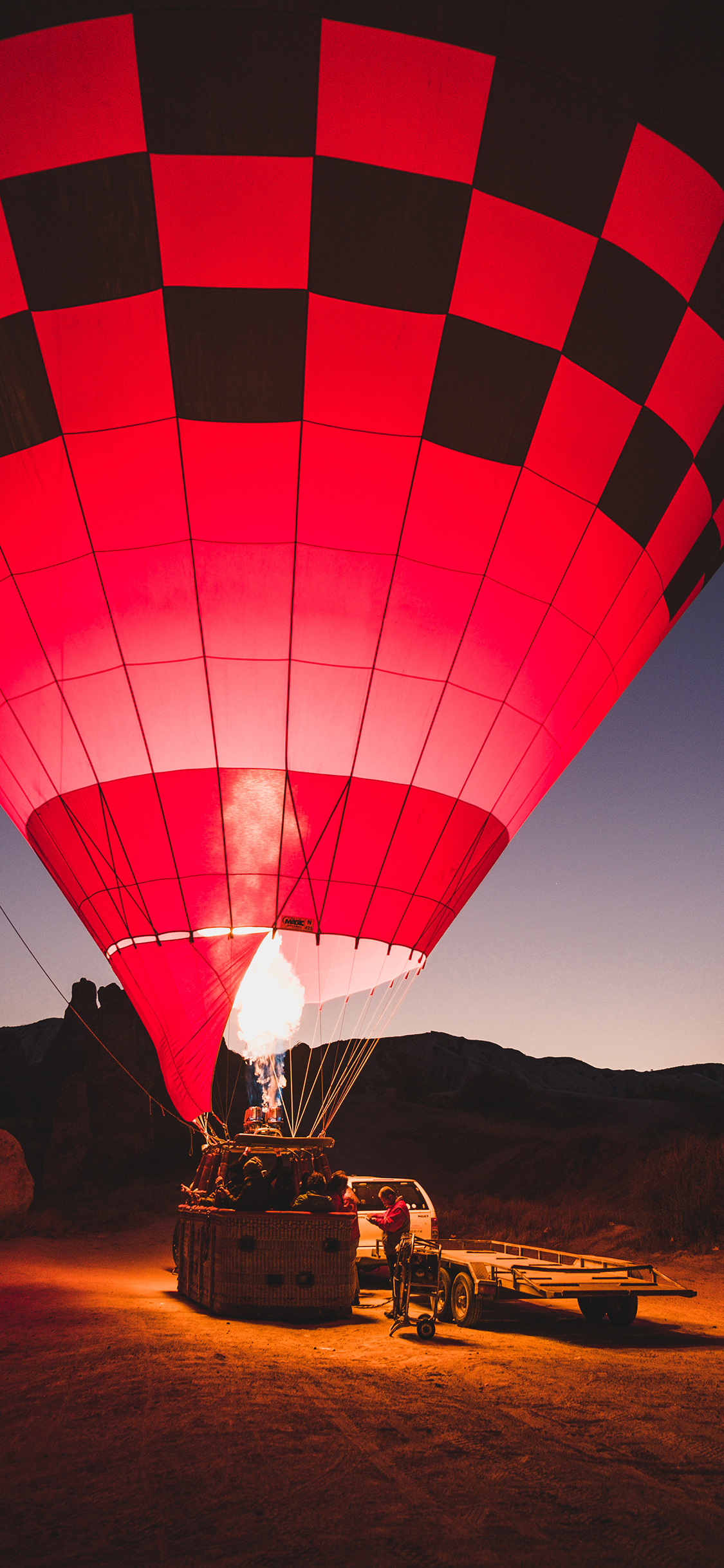 [2436×1125]热气球 火焰 上升 凌晨 苹果手机壁纸图片