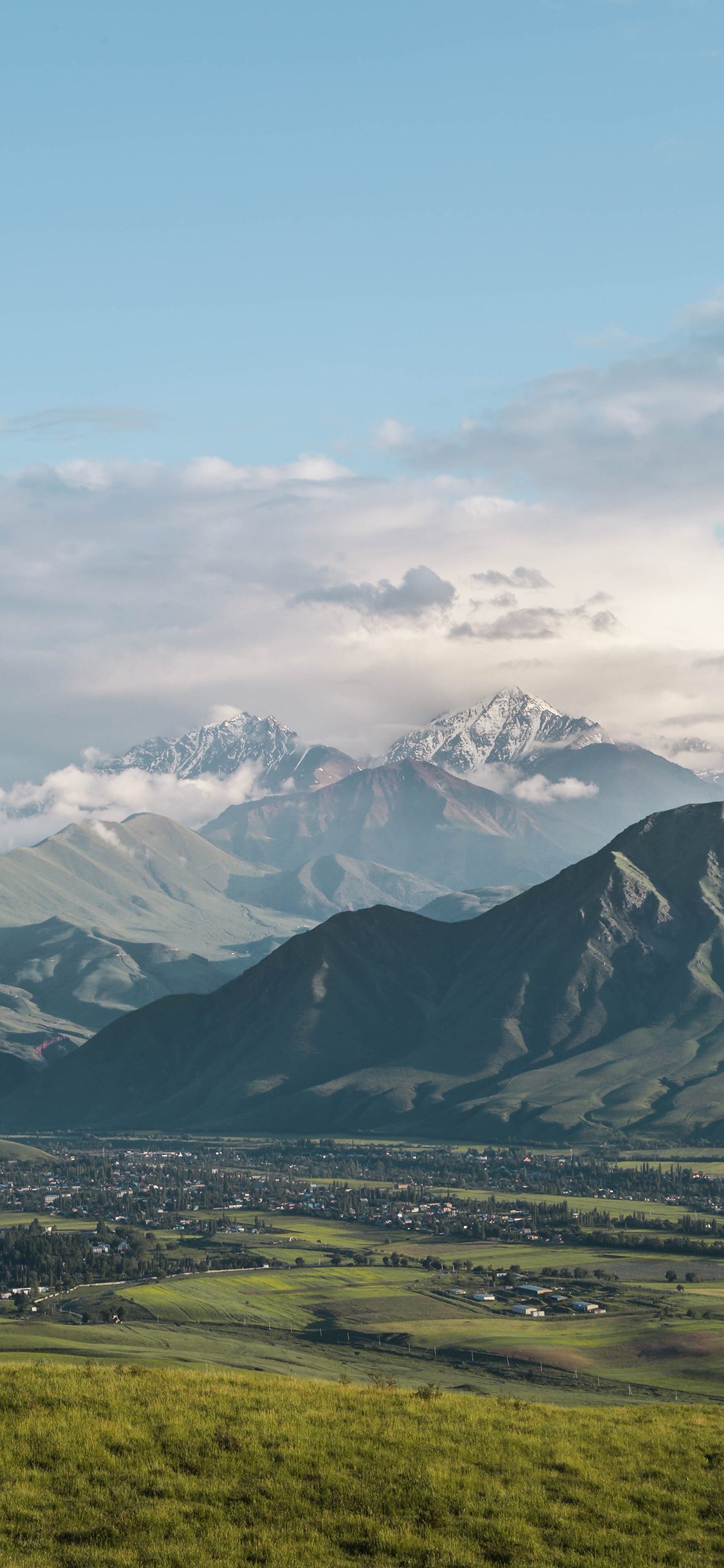 [2436×1125]田野 雪山 山脉 平原 绿色 苹果手机壁纸图片