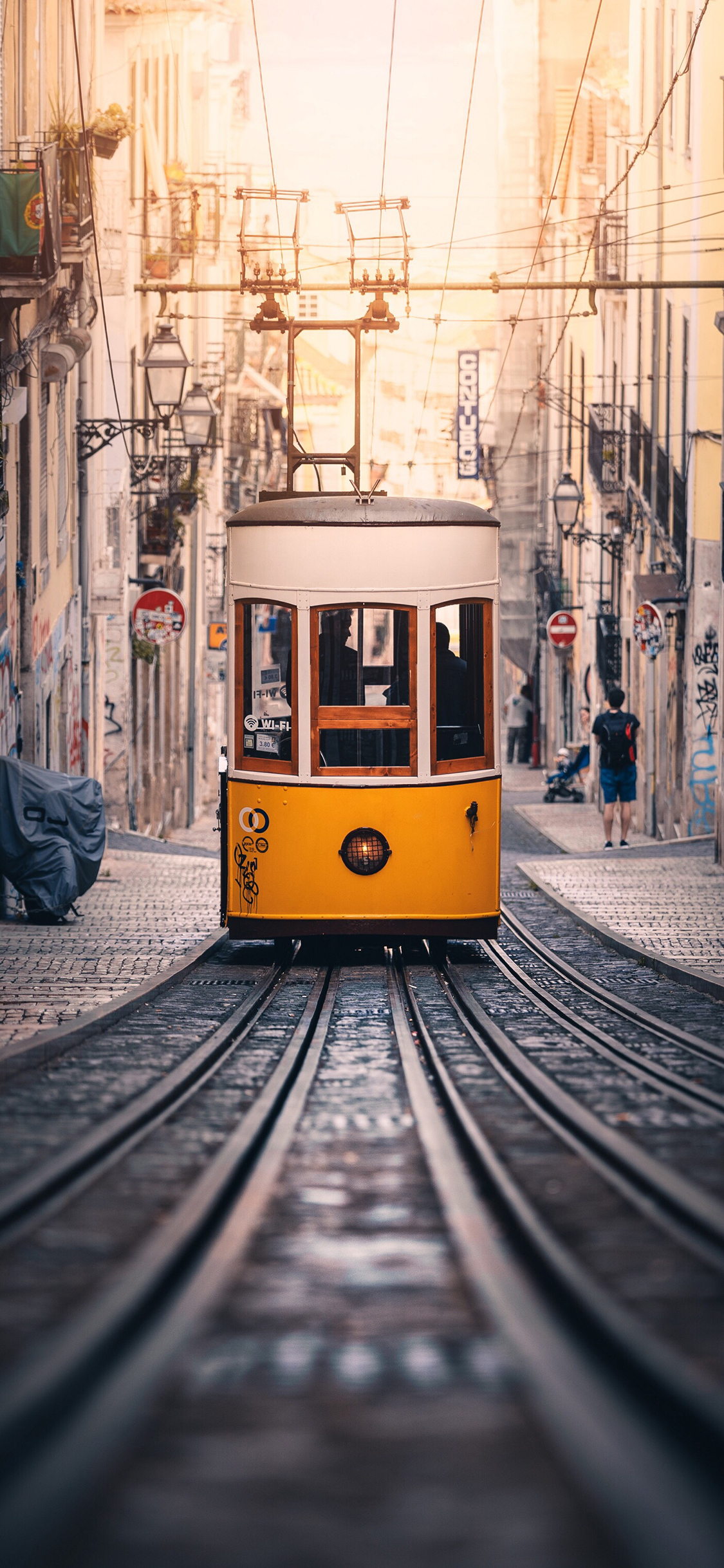 [2436×1125]电缆车 城市 行驶 轨道 苹果手机壁纸图片