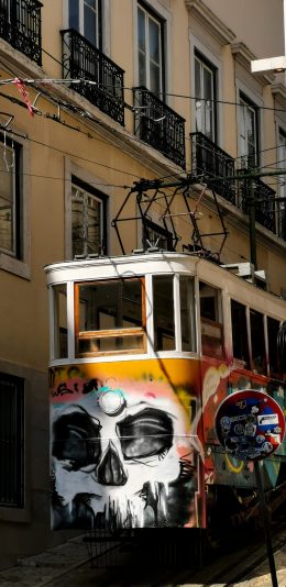 [2436x1125]电车 悬空 电轨车 涂鸦 苹果手机壁纸图片