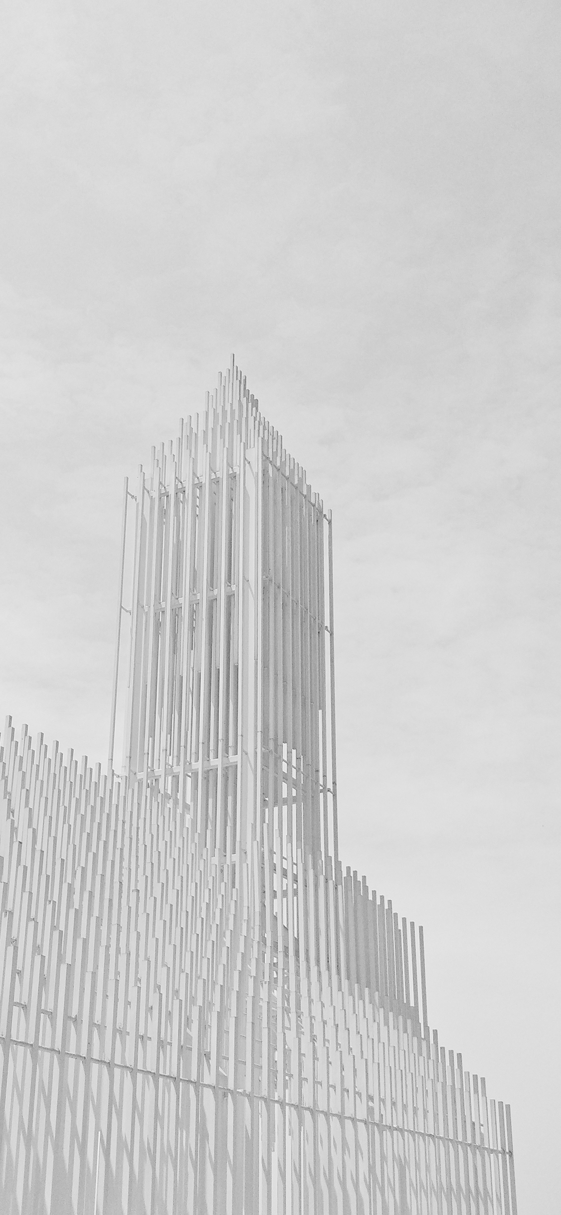 [2436×1125]白 教堂 镂空 意境 苹果手机壁纸图片