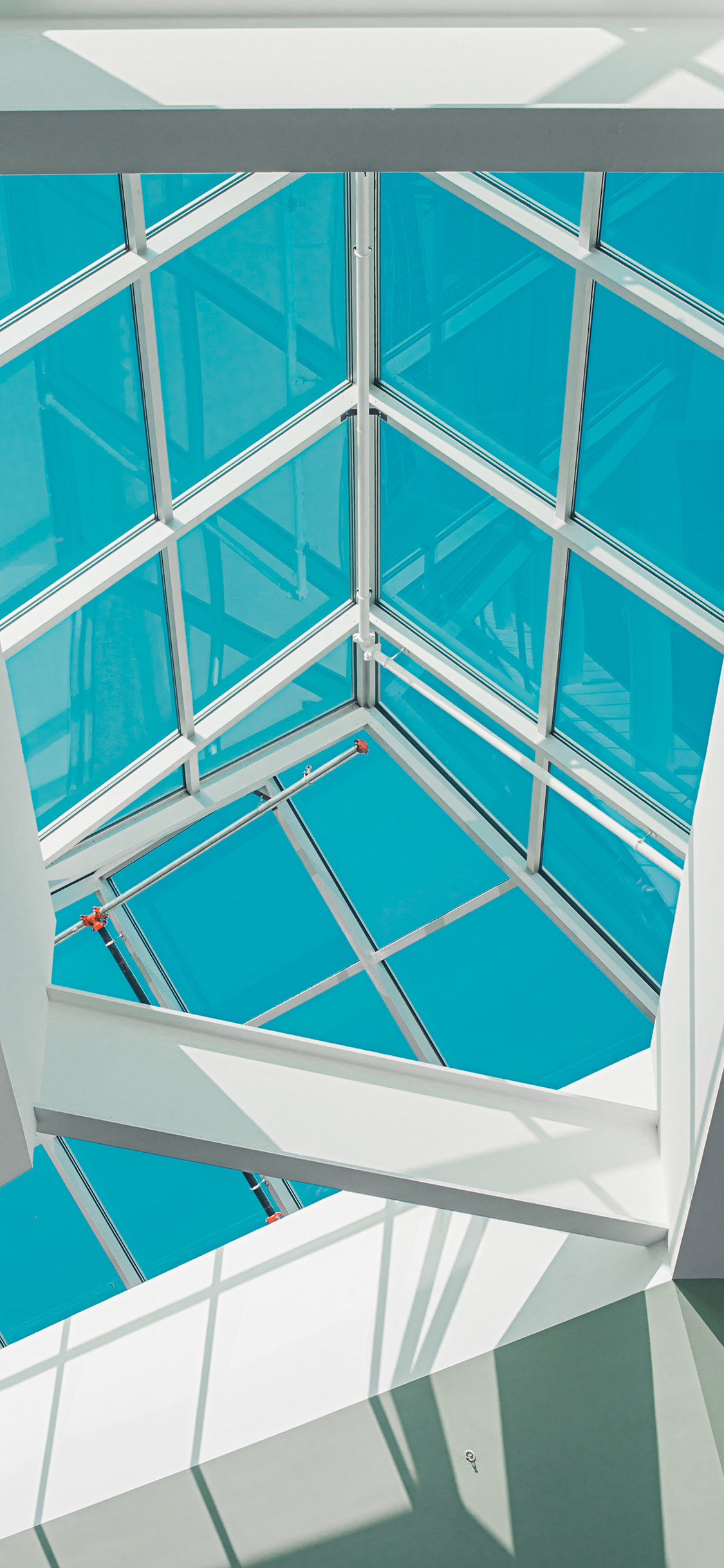 [2436×1125]空间 设计 天窗 蓝天 苹果手机壁纸图片