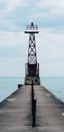 [2436x1125]美丽海景 信号塔 蓝色海水 苹果手机壁纸图片
