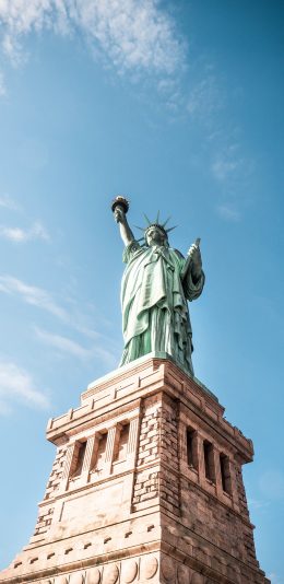 [2436x1125]美国 地标 自由女神像 天空 蔚蓝 苹果手机壁纸图片