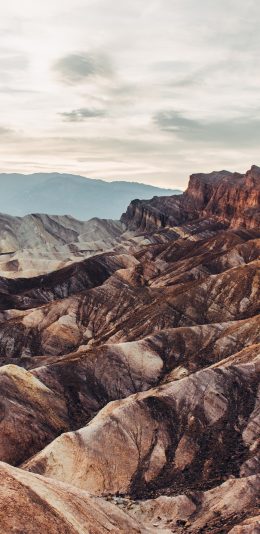 [2436x1125]群山 荒野 荒凉 天空 苹果手机壁纸图片