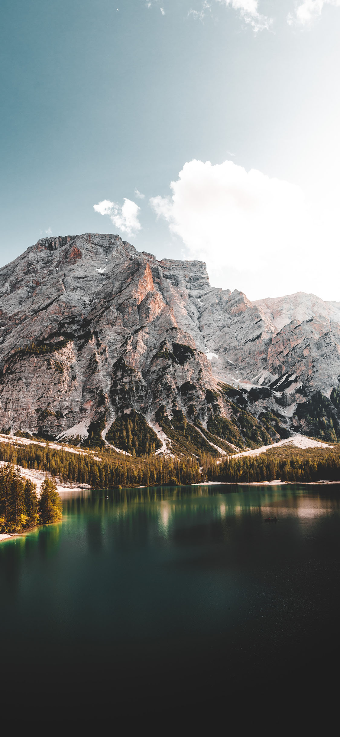 [2436×1125]自然 山峰 胡泊 美景 苹果手机壁纸图片