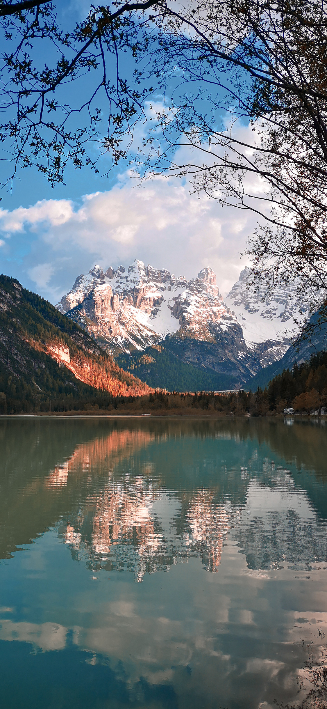 [2436×1125]自然 蓝天 山峰 湖泊 苹果手机壁纸图片