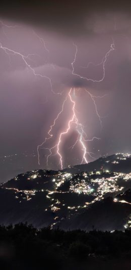 [2436x1125]自然 闪电 天气 城市 夜景 苹果手机壁纸图片