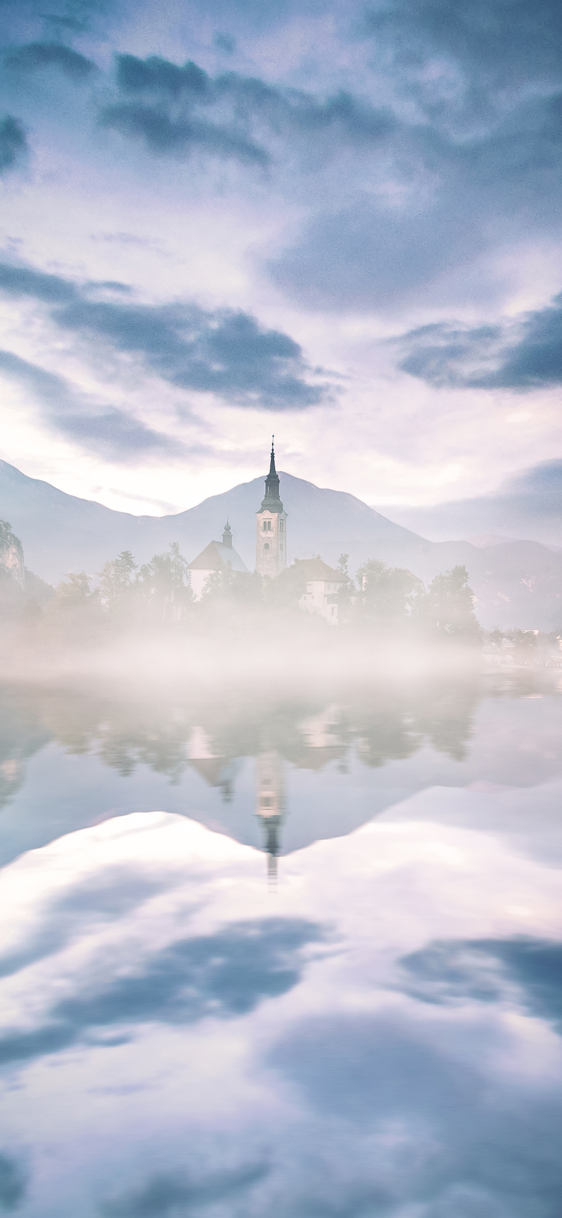 [2436×1125]自然美景 仙境 房屋 湖泊 蓝天 苹果手机壁纸图片