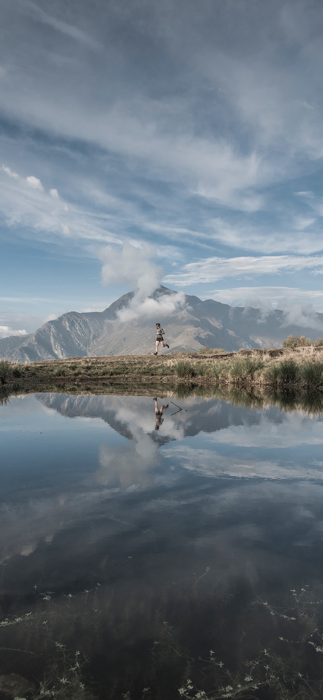 [2436×1125]自然美景 天空 山川 湖泊 倒映 苹果手机壁纸图片
