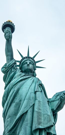 [2436x1125]自由女神像 美国 雕塑 天空 苹果手机壁纸图片