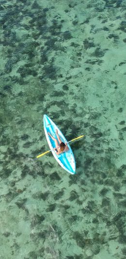 [2436x1125]航拍 大海 小艇 唯美 苹果手机壁纸图片