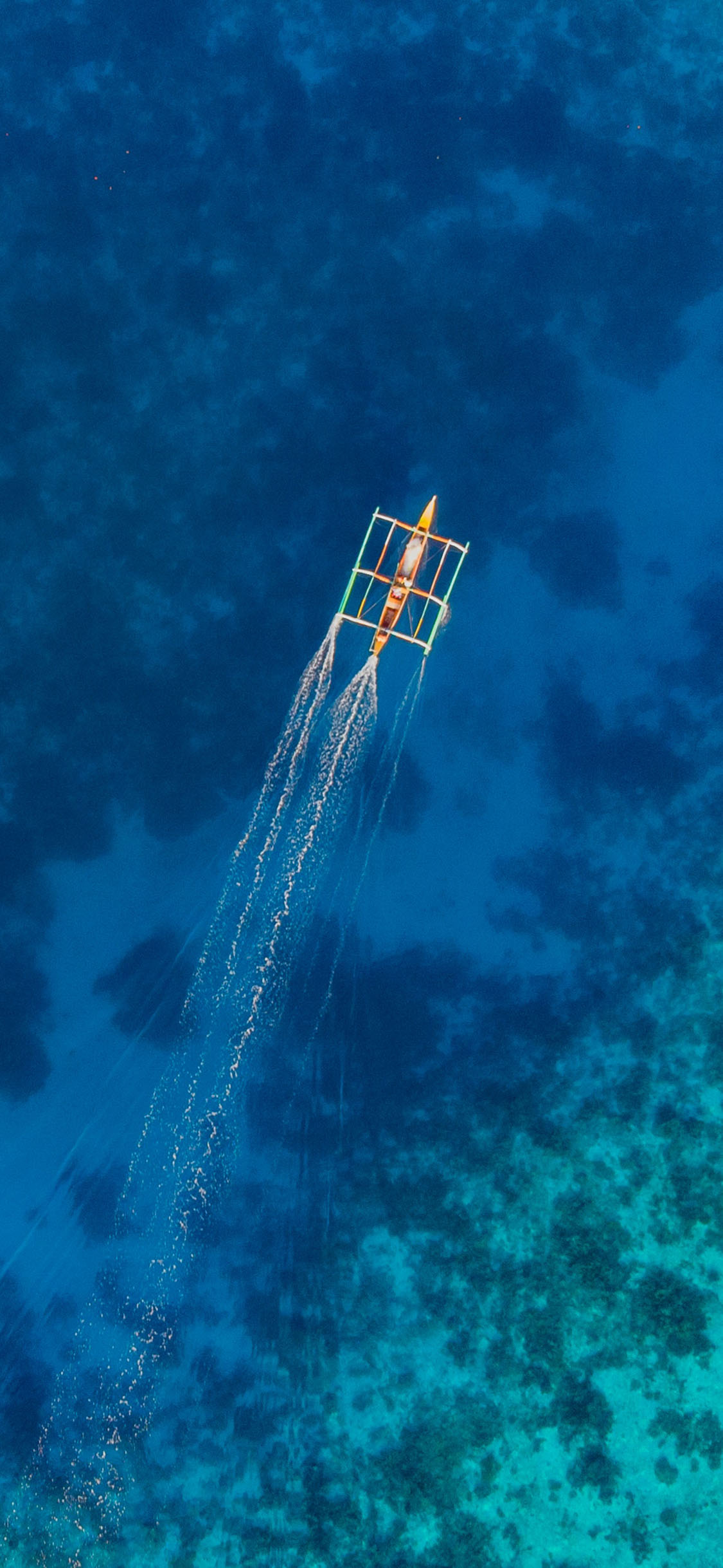 [2436×1125]航拍 大海 船只 行驶 苹果手机壁纸图片