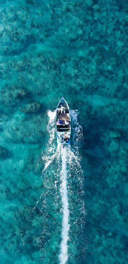 [2436x1125]航拍 大海 船只 行驶 水纹 苹果手机壁纸图片