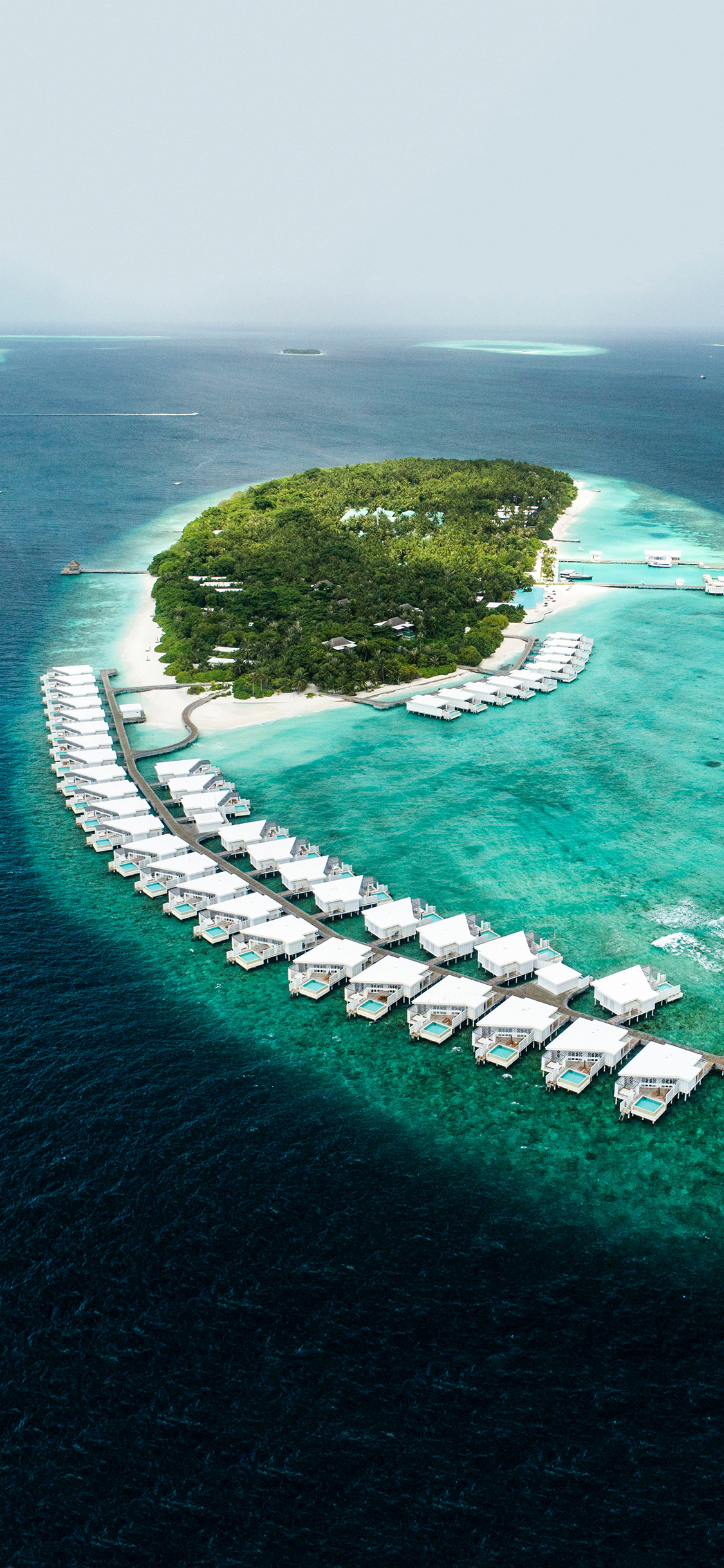 [2436×1125]航拍 海岛 度假 休闲 美景 苹果手机壁纸图片