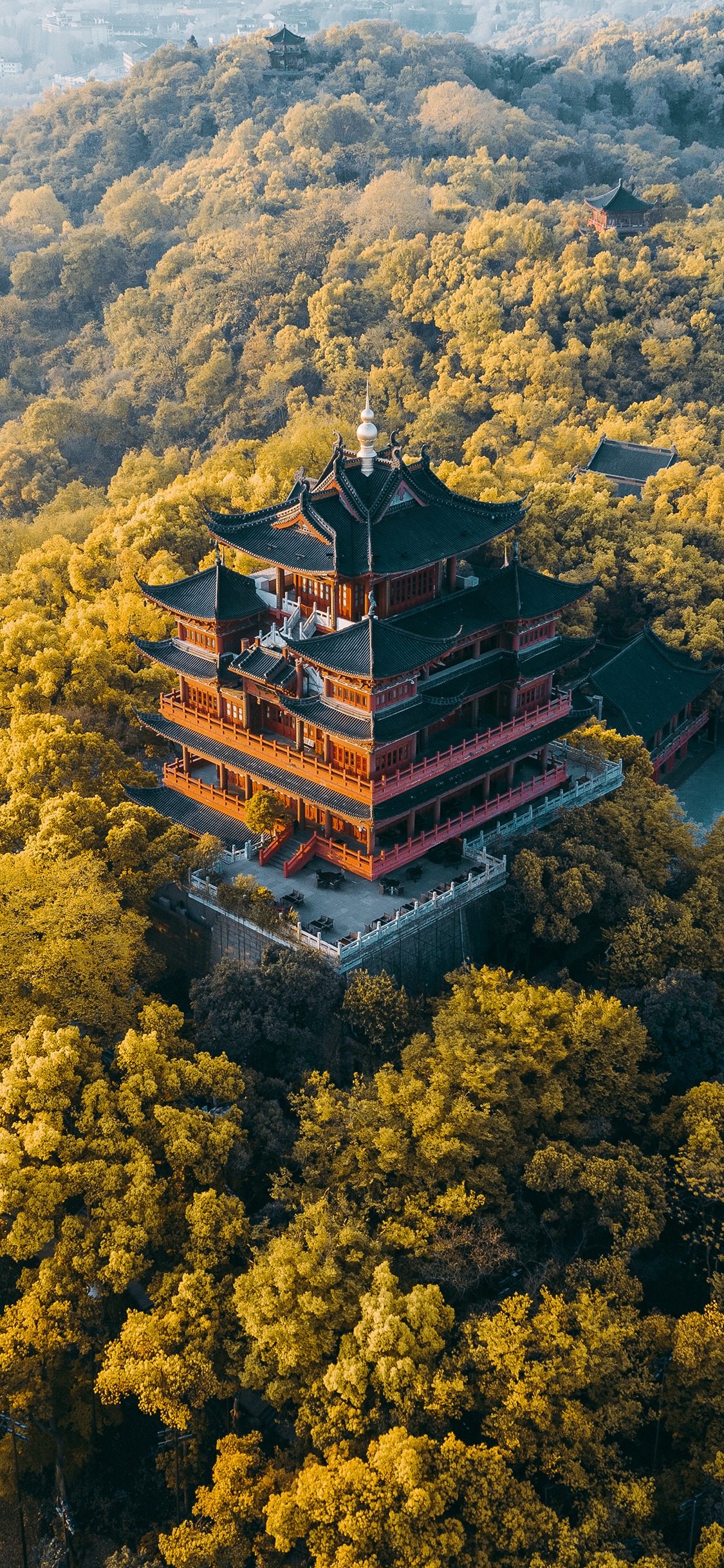 [2436×1125]航拍 西湖 城隍阁 建筑 山顶 苹果手机壁纸图片