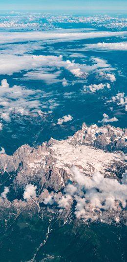 [2436x1125]航拍 高空 群山 云层 雪顶 苹果手机壁纸图片