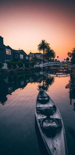 [2436x1125]船只 晚霞 河流 房屋 苹果手机壁纸图片