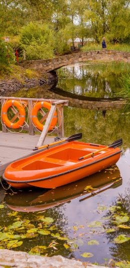 [2436x1125]船只 湖水 码头 水面 苹果手机壁纸图片
