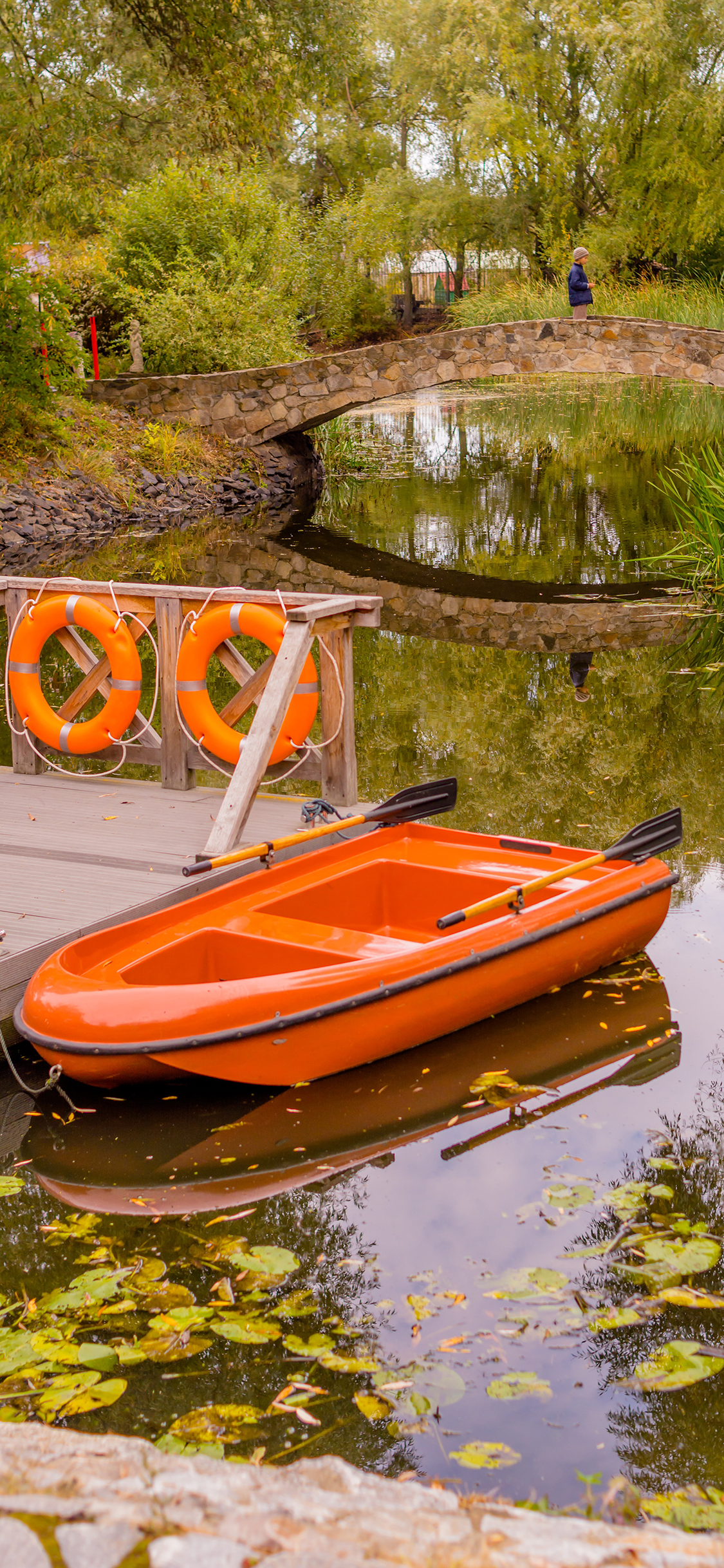 [2436×1125]船只 湖水 码头 水面 苹果手机壁纸图片