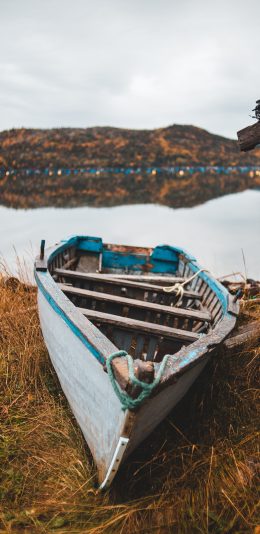 [2436x1125]船只 湖水 破旧 木船 苹果手机壁纸图片